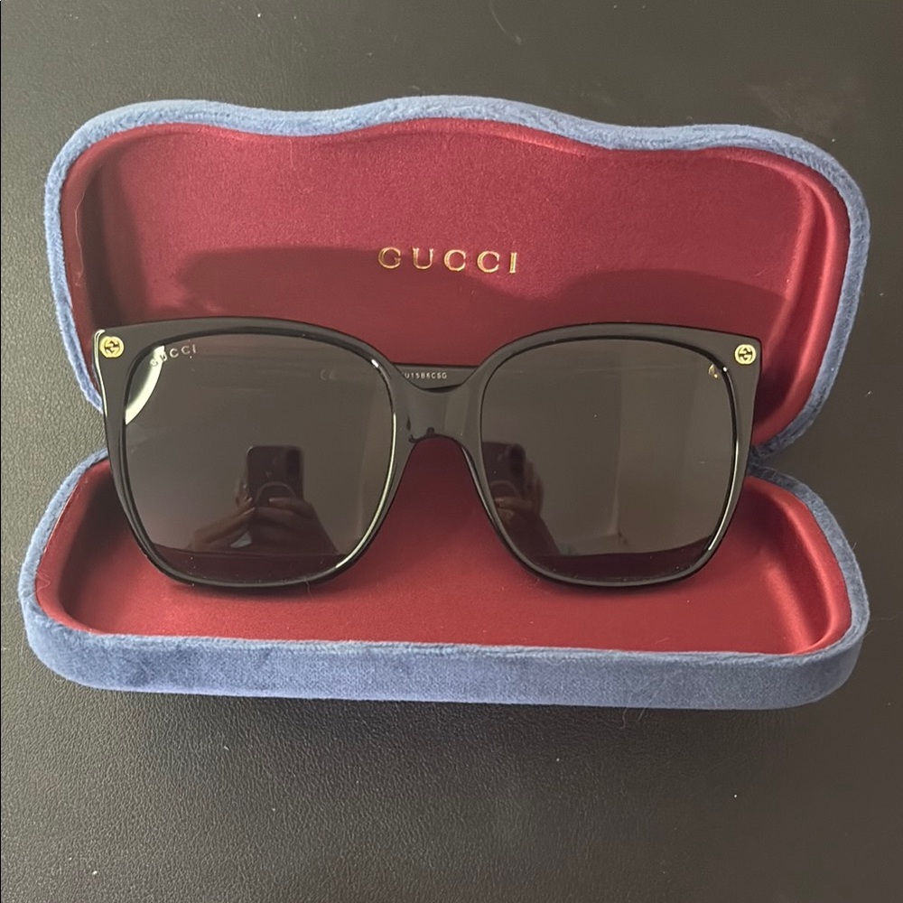 Gucci Elegant Black Sunglasses